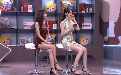 女主播超短裙露白嫩