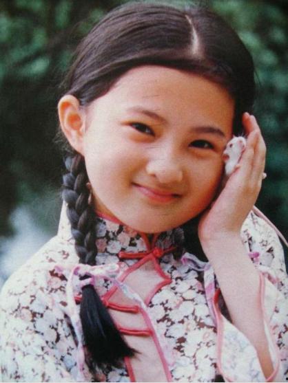 女明星金铭,璀璨星途，从童星到女神的华丽蜕变