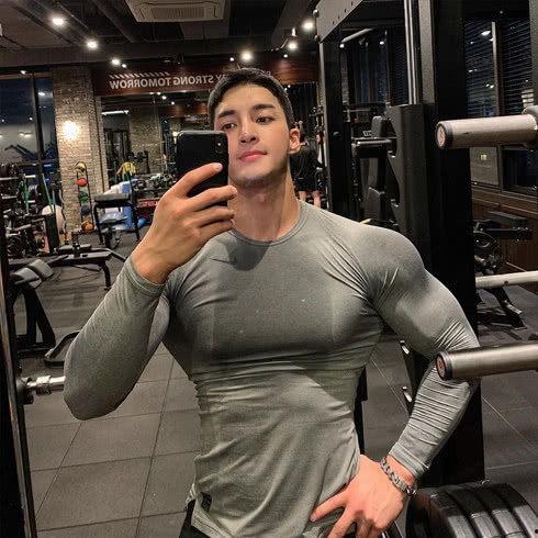 男士三围照片,身材比例与气质的完美融合